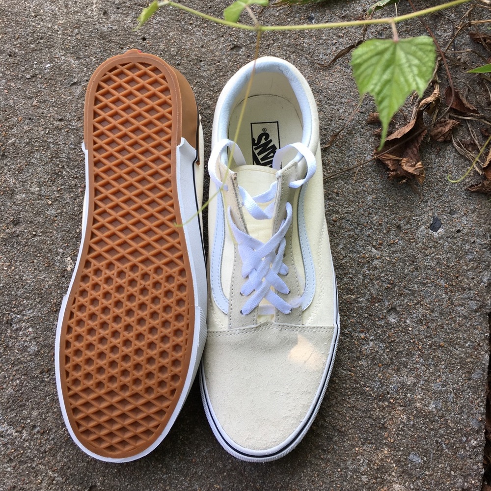Quarter gumsole vans